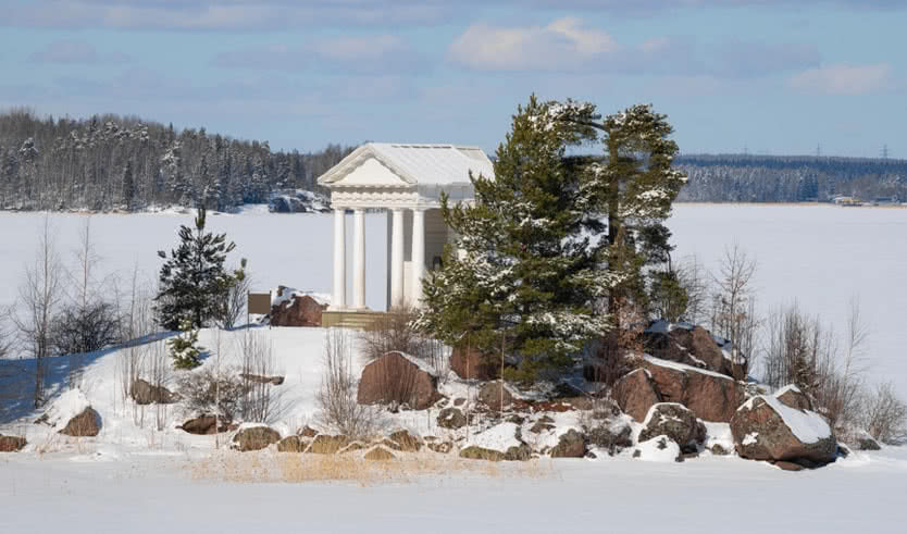 Вид на павильон «Храм Нептуна». Монрепо – сборные туры в Санкт-Петербург от 12050 рублей
