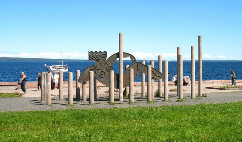 Скульптура «Женщина, качающаяся на волнах» – туры в Карелию от 23950 рублей