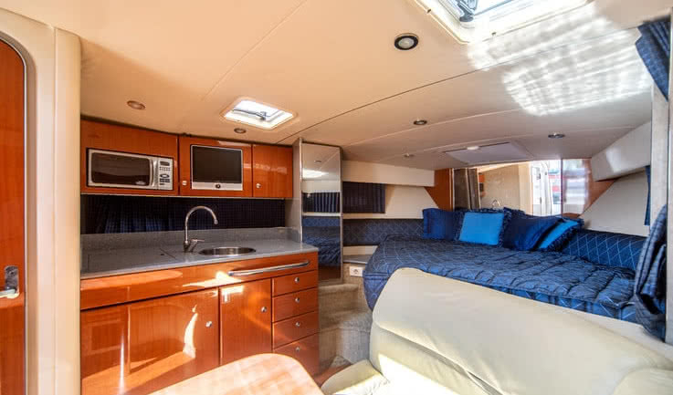 Каюта – аренда катера в СПб от 20000 рублей