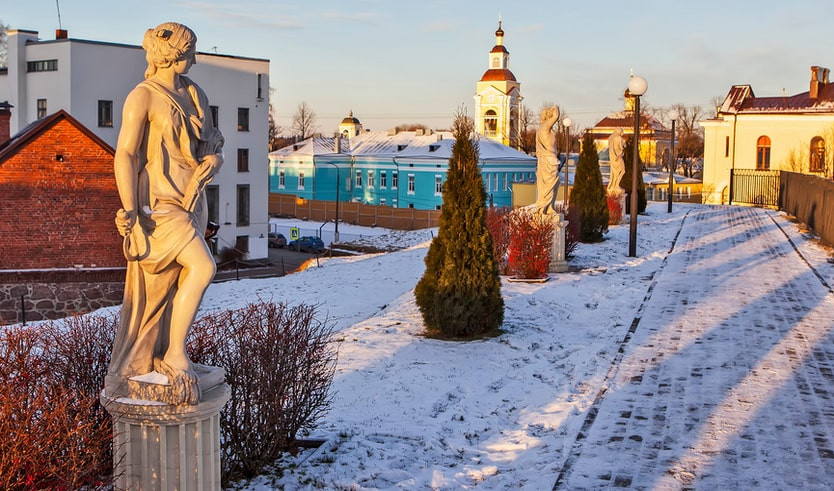 Скульптуры на аллее бастиона Панцерлакс – автобусные загородные от 2000 рублей