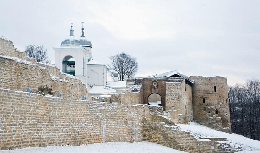 Изборская крепость – туры и экскурсии в Псков от 24150 рублейАй да Псков! Ай да Пушкинские горы! – туры и экскурсии в Псков от 24150 рублей