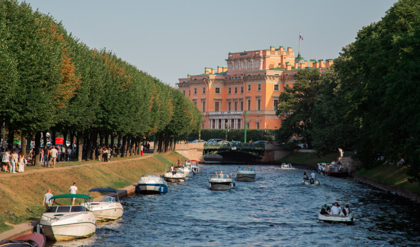 Инженерный замок – водные экскурсии по рекам и каналам от 1100 рублей