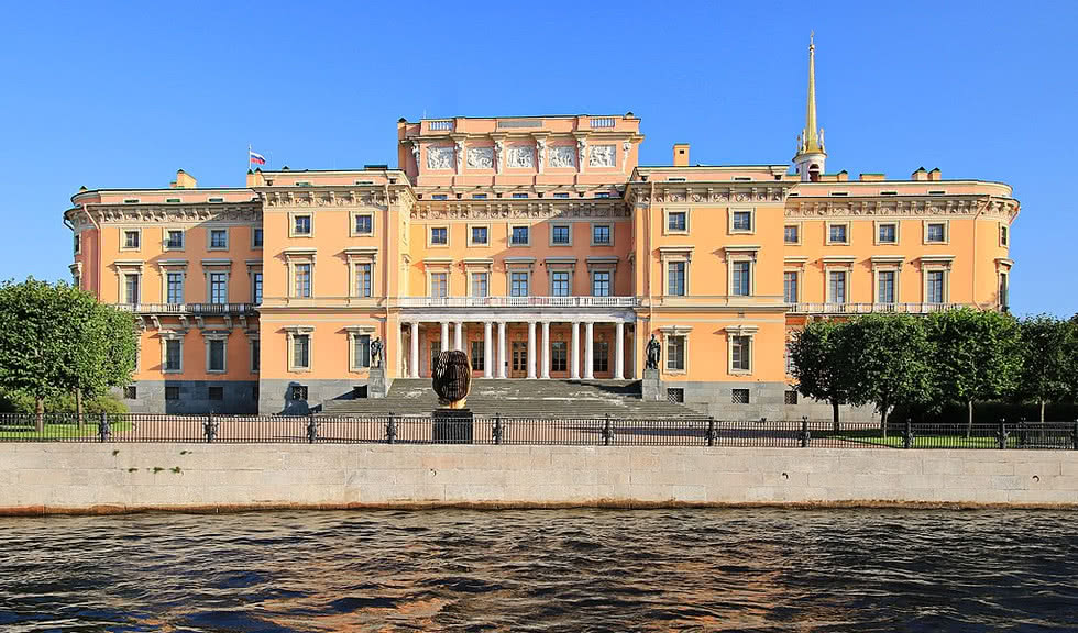 Михайловский замок – автобусные экскурсии от 1800 рублей