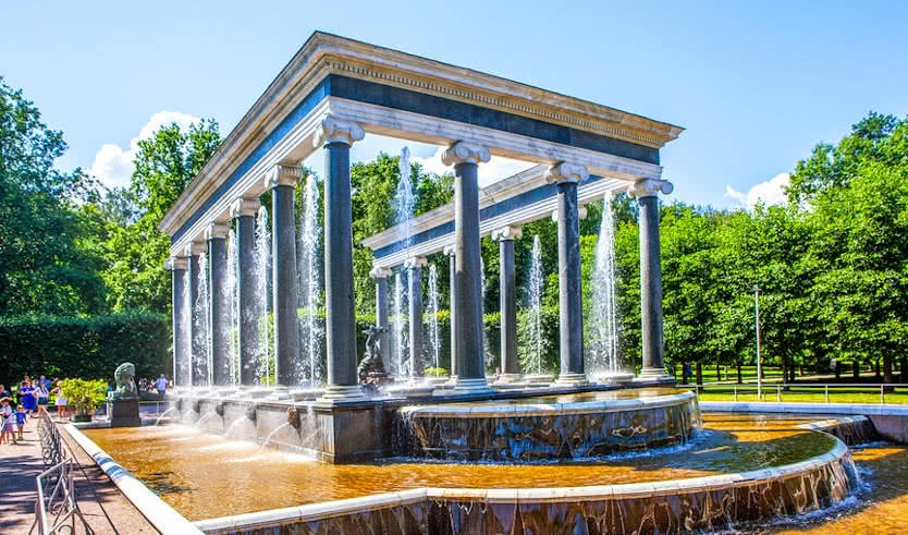 VIP-экскурсия в Петергоф на катере – Индивидуальные (VIP) экскурсии и туры в Санкт-Петербурге от 42700 руб.