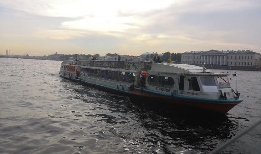 Теплоход «Корюшка» – водные экскурсии по рекам и каналам от 1700 рублей