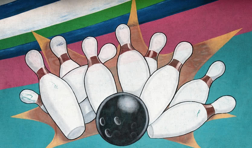 Рисунок кеглей и шара для боулинга — Для 4 класса от 1275 рублей