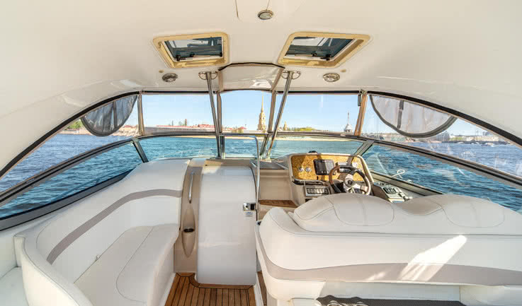 Кокпит – аренда катера в СПб от 29000 рублей