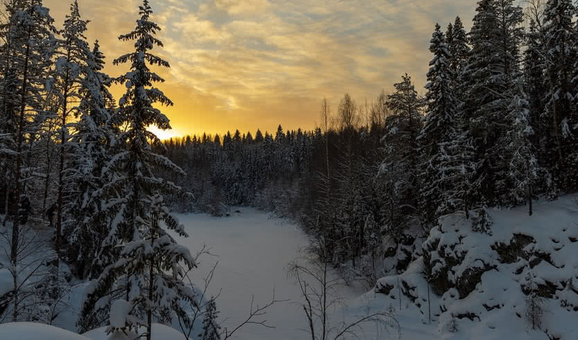 Закат у водопада Кивач – туры в Карелию от 18150 рублей