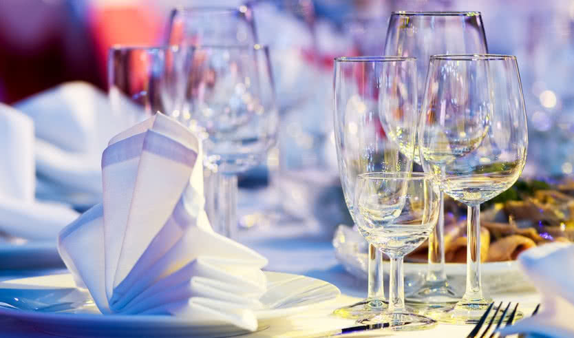 Сервированный стол – юбилеи и Дни рождения от 10335 рублей