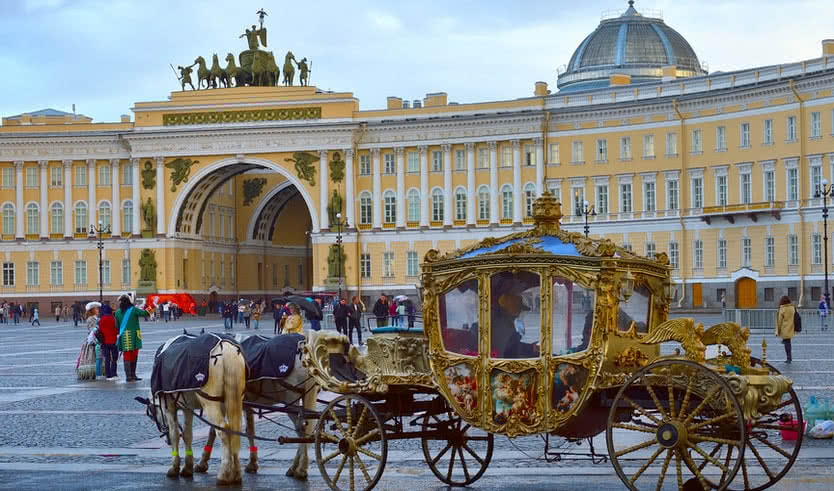 Дворцовая площадь – экскурсии и программы для детей от 240 рублей