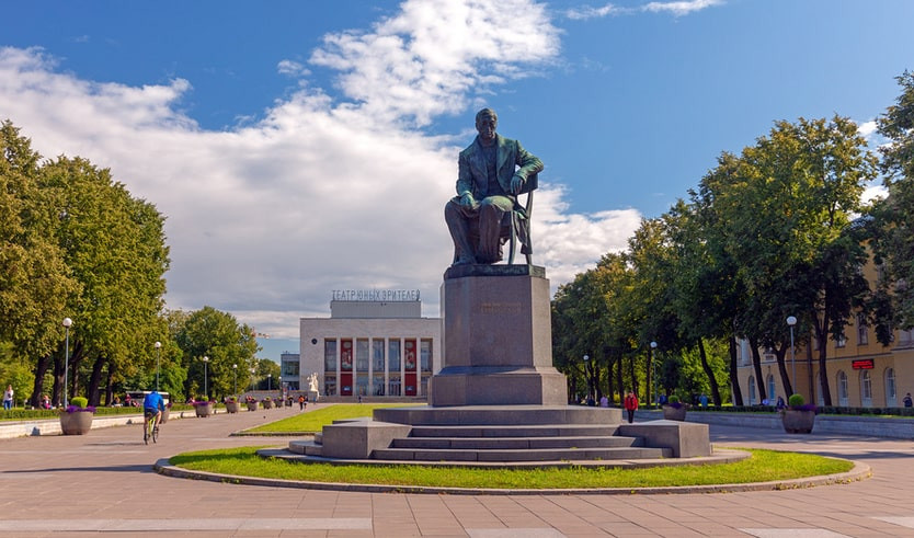 Пионерская площадь. Памятник А. С. Грибоедову – пешеходные экскурсии от 780 рублей