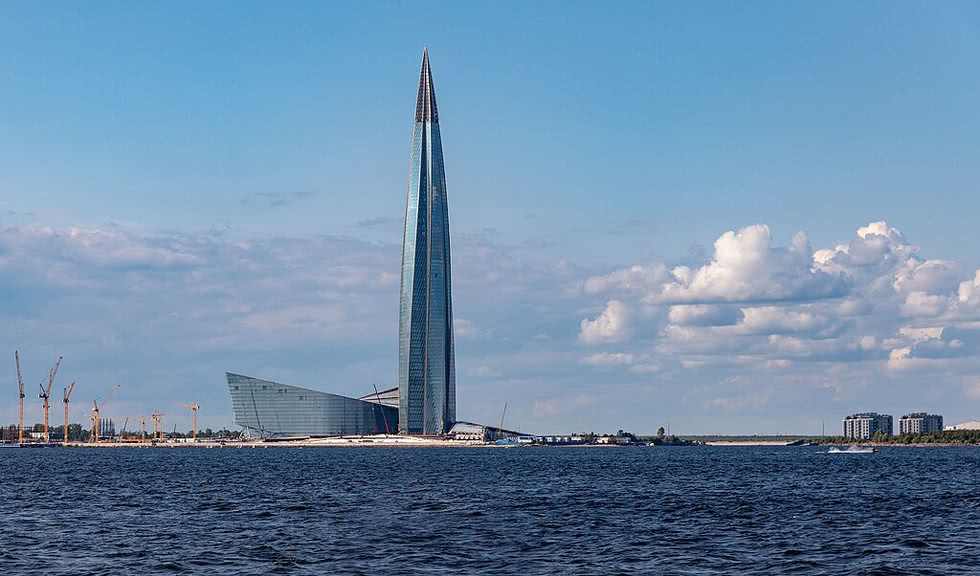 Ужин-круиз при свечах к Лахта Центру – водные обзорные от 1800 рублей