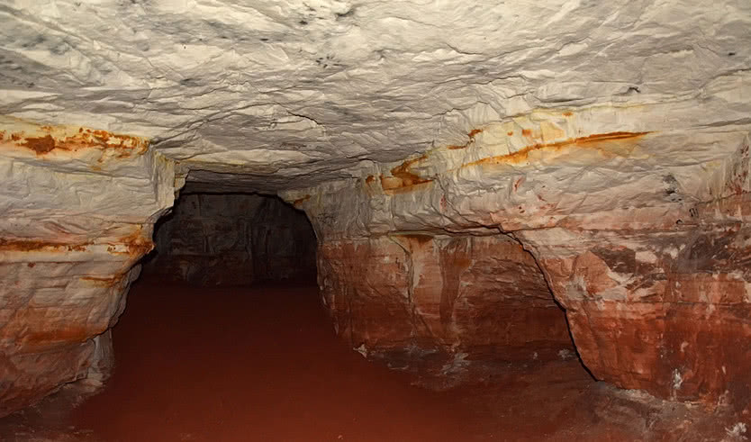 Масленица со скоморохами подземелья в Саблинских пещерах (для школьных групп) — экскурсии и программы для детей от 2310 рублей