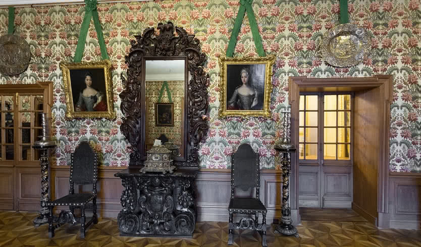 Интерьер Западной приёмной – дворцы и особняки от 390 рублей