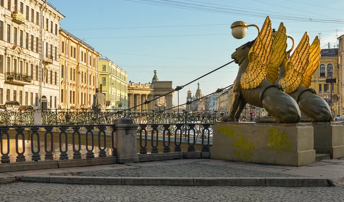 Обложка статьи В Петербург на майские праздники