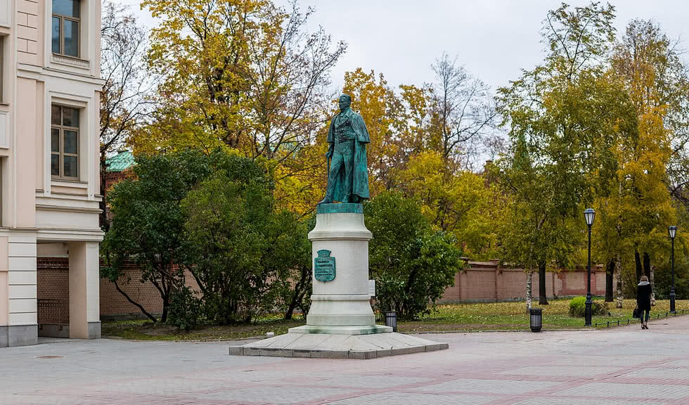 Памятник Иоанну Каподистрия – автобусные экскурсии от 2000 рублей