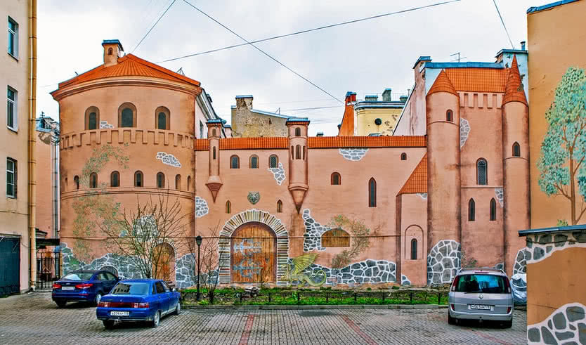 Легендарные дворы Петербурга (От Чернышевской к Мозаичному двору) – пешеходные экскурсии для заказных групп от 290 рублей
