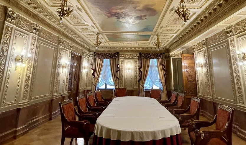 Дворцовый Петербург: обзорная экскурсия с посещением закрытого особняка — автобусная экскурсия от 1900 руб.