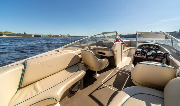 Интерьер катера – аренда катера в СПб от 9500 рублей