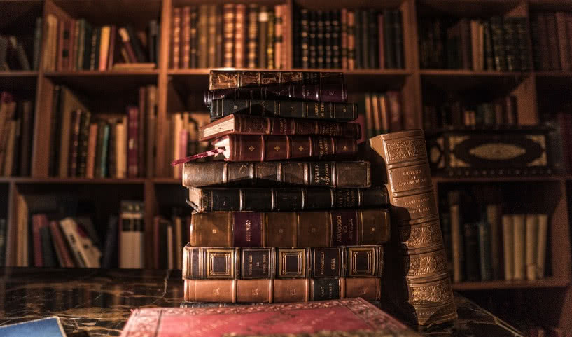 Стопка старых книг – экскурсии и программы для детей от 240 рублей