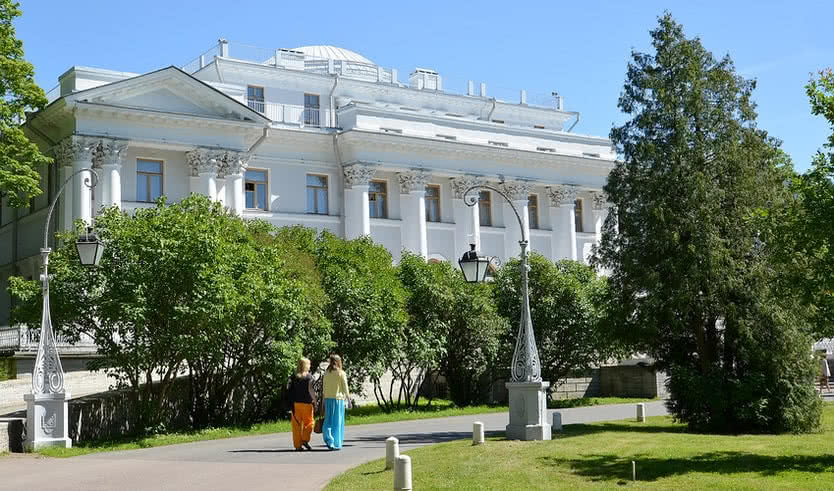 Вид на Елагиноостровский дворец – мастер-классы для школьников от 700 рублей