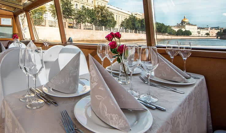 Сервиз – аренда теплохода в СПб от 8000 рублей