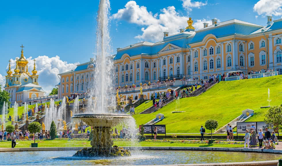 Петергофcкий дворец – сборные туры в Санкт-Петербург от 46000 рублей