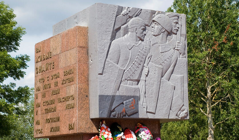 На месте том, пустом доныне, трава живая не растет... (Невский пятачок - Синявинские высоты - Сологубовка) — Автобусные загородные