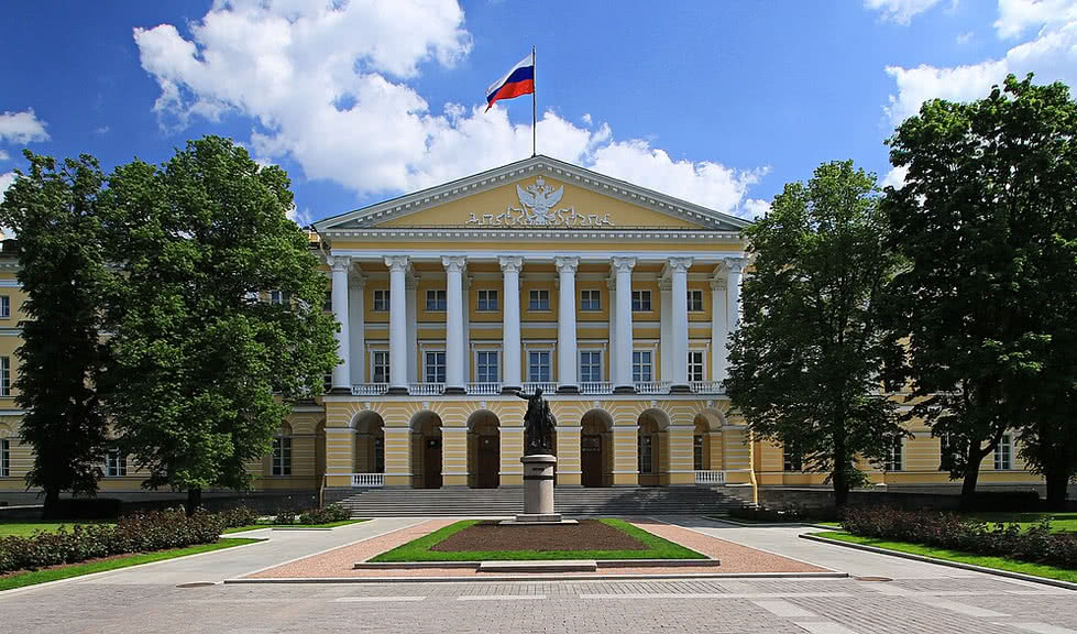 Обзорная экскурсия по Смольному с посещением бункера Жданова – интерьерные экскурсии от 2000 рублей