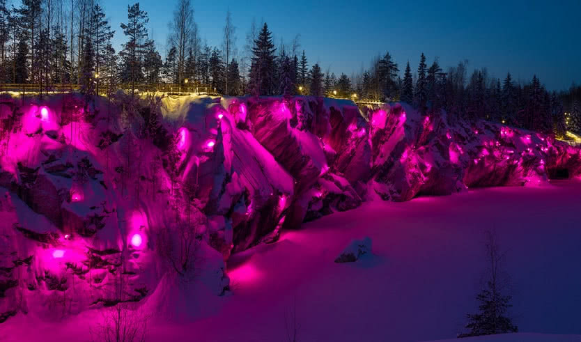 Подсветка Мраморного каньона — туры в Карелию от 10950 рублей.