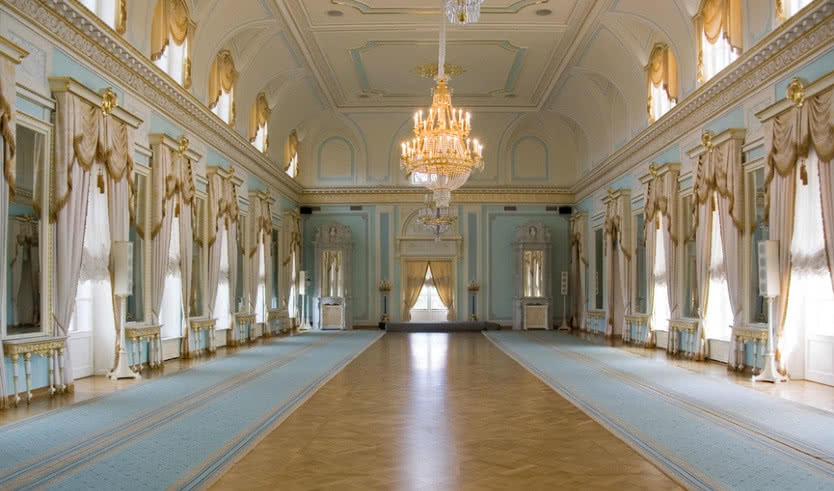 «Как Феникс из пепла: славное прошлое Константиновской резиденции» с дегустацией вин – загородные экскурсии от 1200 рублей