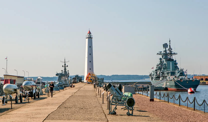 Морские ворота Петербурга: Петербургская дамба + Кронштадт (для школьников) — экскурсии и программы для детей от 1680 рублей