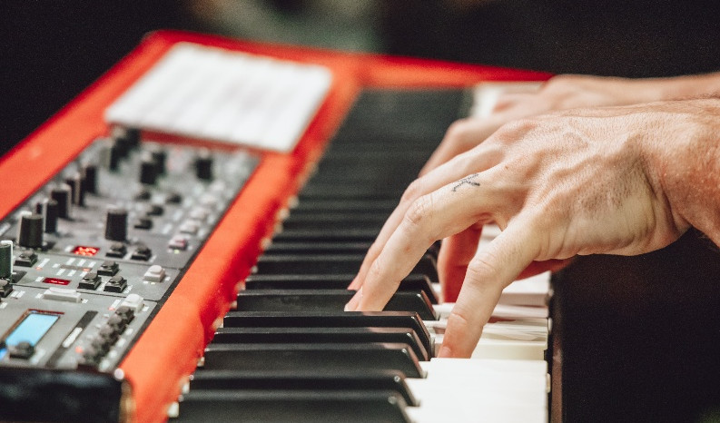 Пианино — Сборные экскурсии для школьников в Санкт-Петербурге