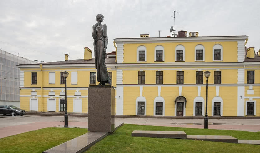 Петербург Анны Ахматовой (с посещением музея-квартиры поэтессы) (для школьных групп) – экскурсии и программы для детей от 1080 рублей
