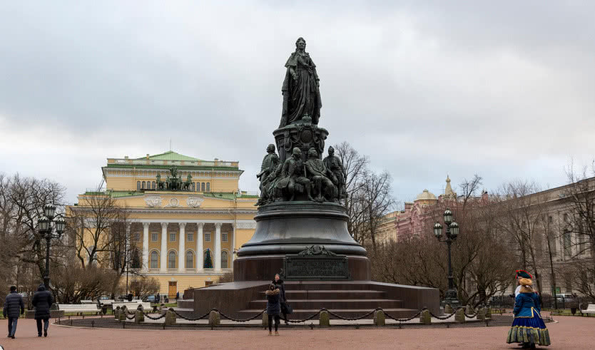 Памятник Екатерине II – экскурсии и программы для детей от 320 рублей