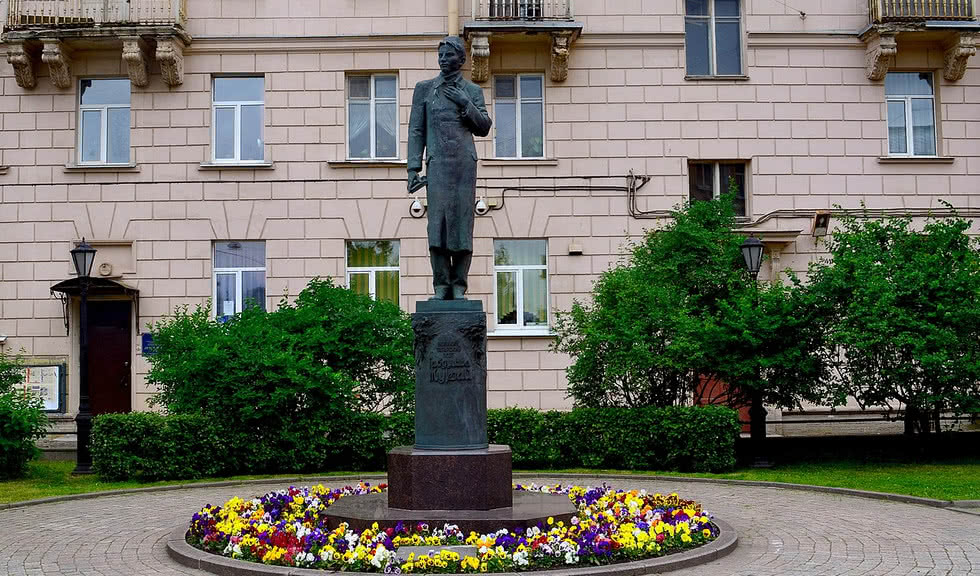 Памятник Габдулле Тукаю – автобусные экскурсии от 2000 рублей