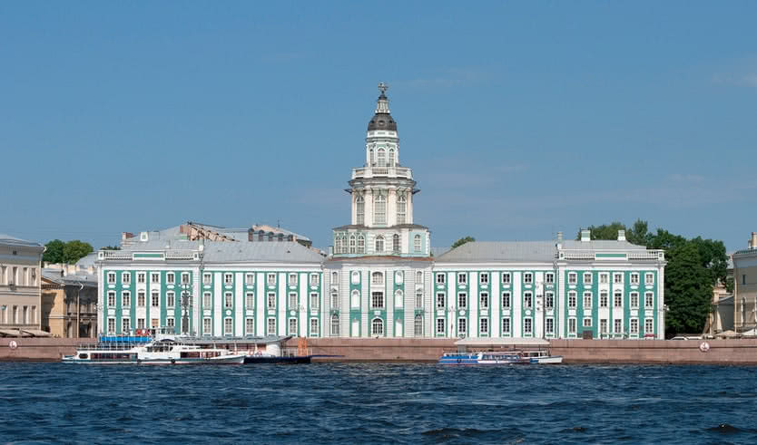 Вид на здание Кунсткамеры – водные обзорные от 1800 рублей