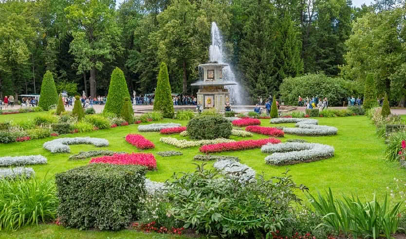 Цветы перед римским фонтаном – сборные туры в Санкт-Петербург от 17920 рублей