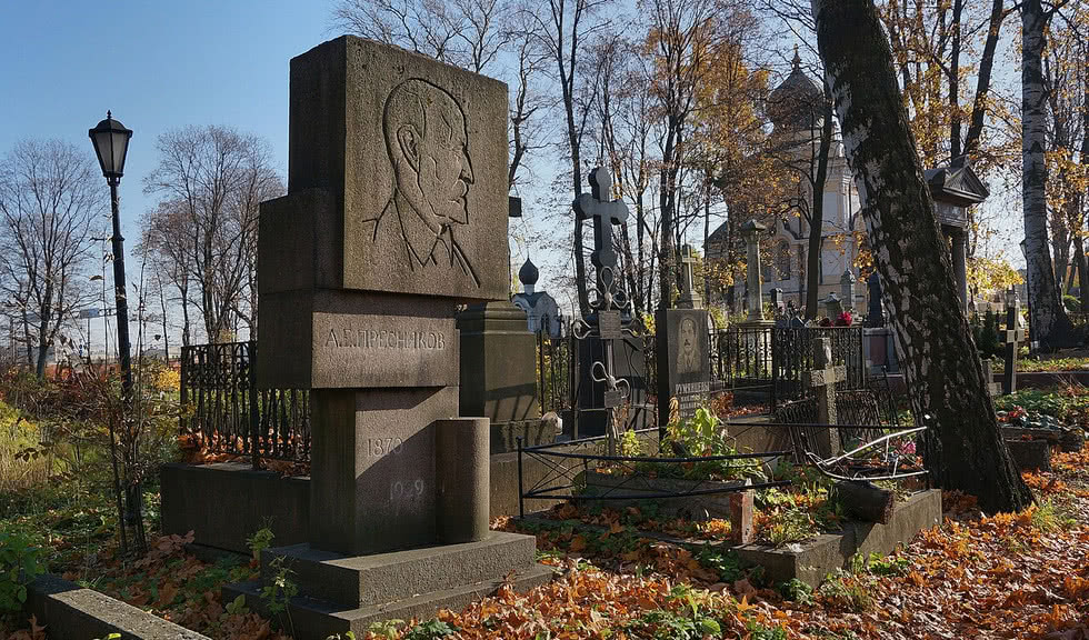 Никольское кладбище. Могила А.Е. Преснякова – интерьерные экскурсии от 1000 рублей