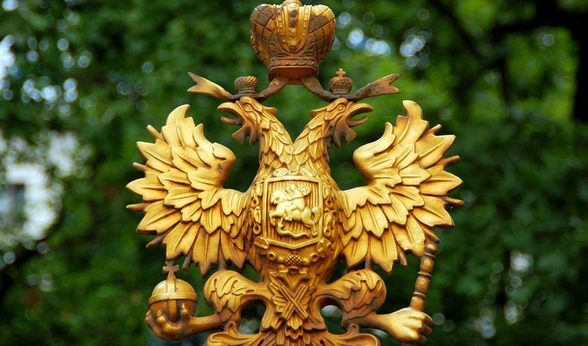 Герб России у домика Петра I – интерьерные экскурсии от 900 рублей