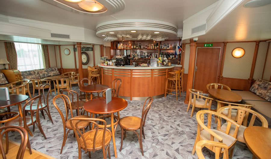 Бар на солнечной палубе