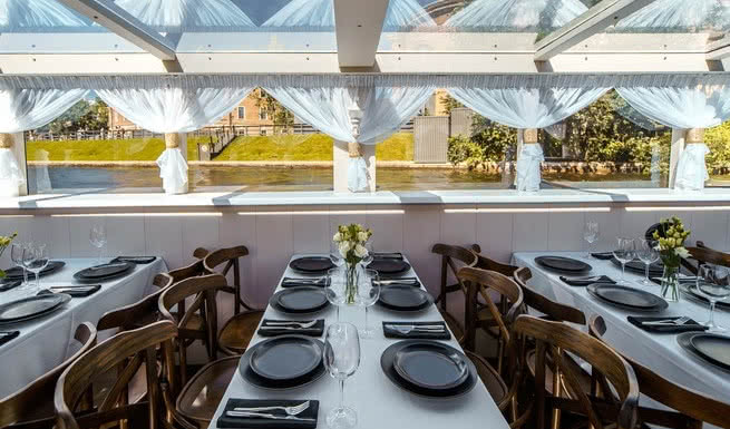 Вид из окон – аренда теплохода в СПб от 9000 рублей