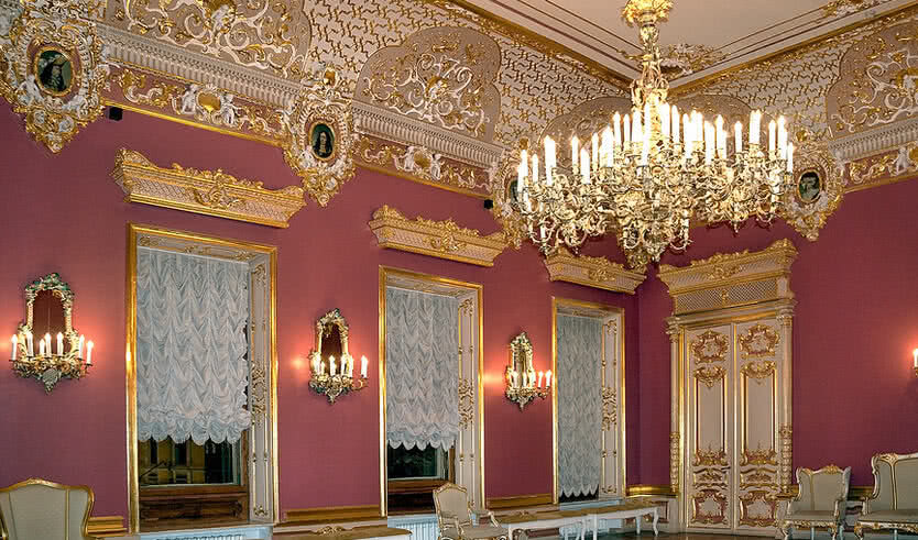 Наискосок от Русского музея (Театр Музыкальной комедии) - экскурсия для групп — Интерьерные