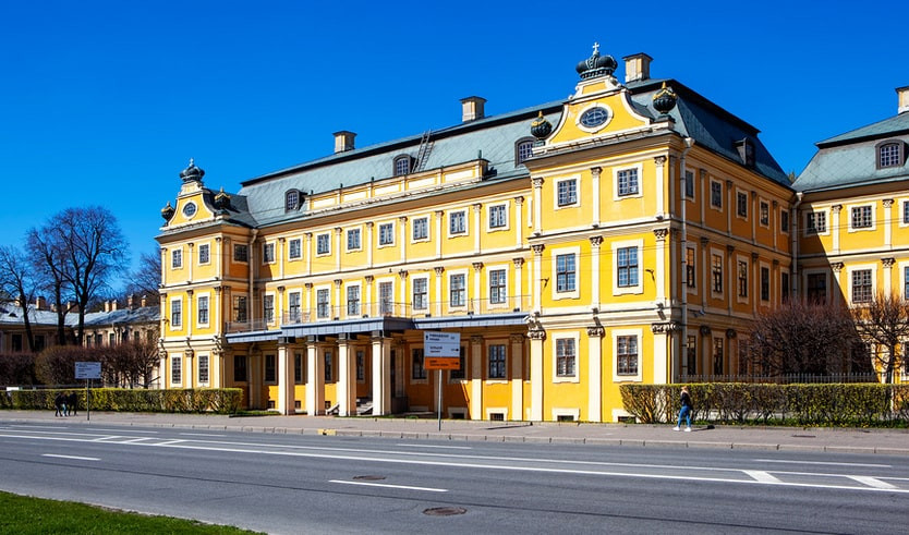 Университетская набережная – Пешеходные экскурсии от 600 рублей