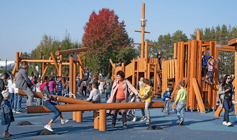 Качели на детской площадке – сборные экскурсии для школьников в Санкт-Петербурге от 1300 рублей