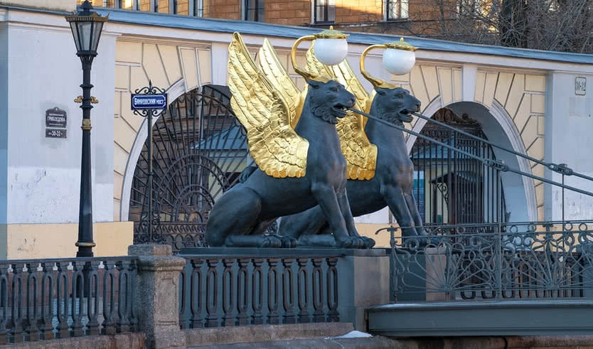 Гриффоны Банковского моста – автобусные экскурсии от 1700 рублей