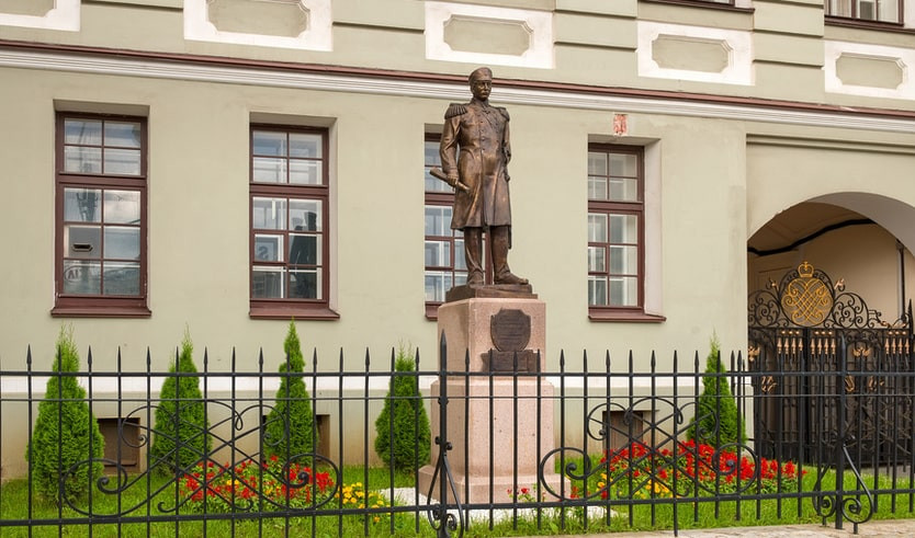 Памятник русскому адмиралу Павлу Нахимову – пешеходные экскурсии от 780 рублей