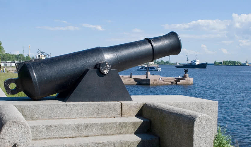 Мемориальное полуденное орудие. Кронштадт – выпускные вечера для 9 класса от 7700 рублей