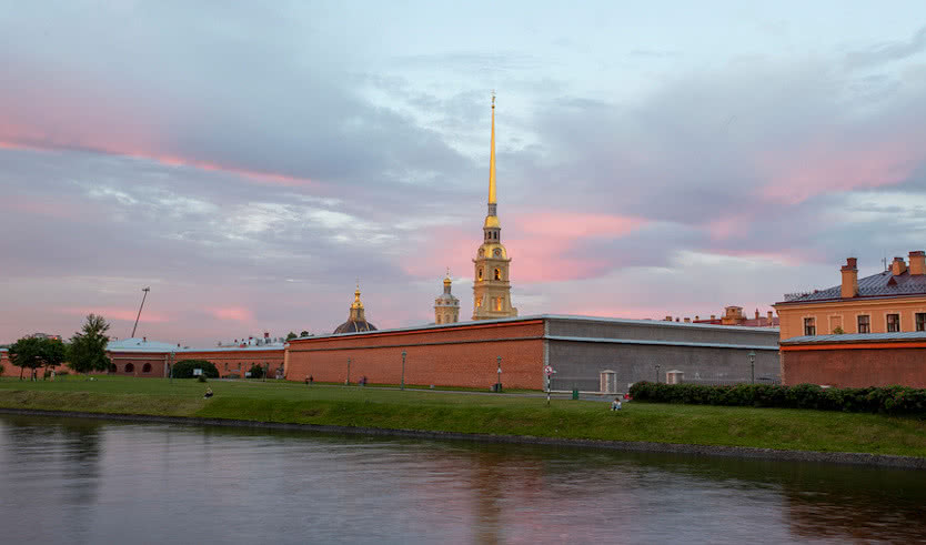 Выпускной тур в Петербург «ПОД ХЭШТЕГОМ #PETERSBURG_BEST» — Туры в Санкт-Петербург для школьников от 16300 руб.