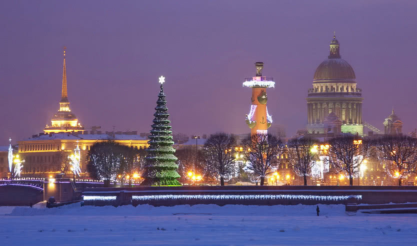 Новогодние огни с бокалом шампанского и подарками — автобусная экскурсия от 1300 руб.